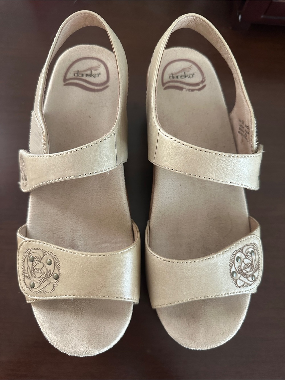 Dansko Women's  Sandals size 39 ( 8.5-9)